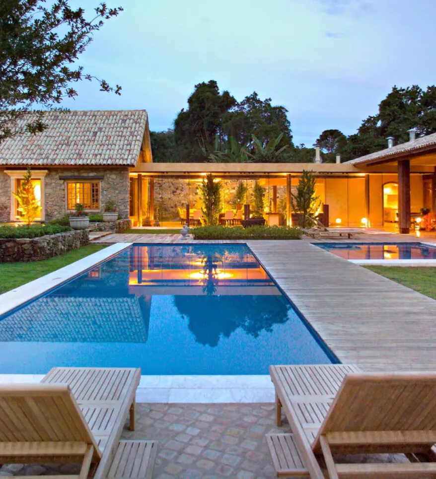 Casa do Sítio com piscina iluminada